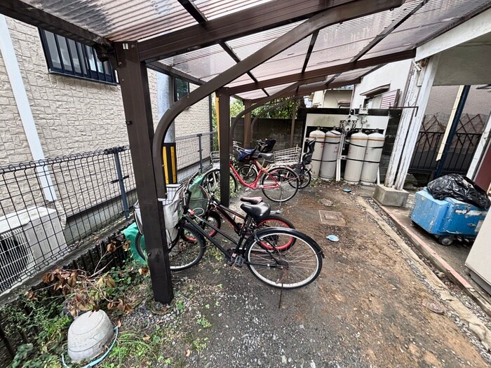物件外観写真6　(駐輪場)