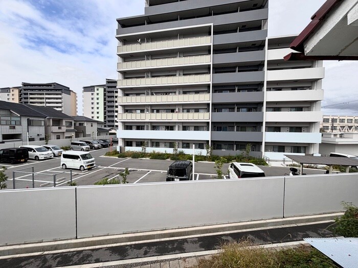 物件内観写真11　(室内からの展望)