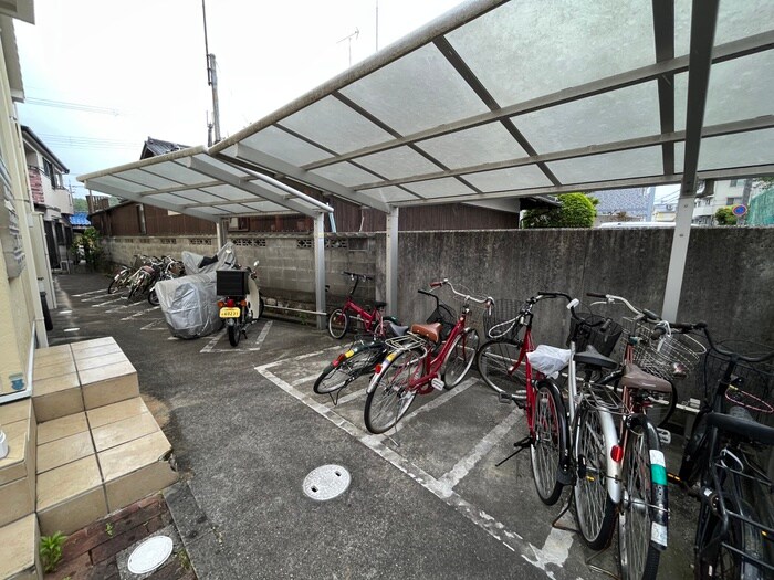 物件外観写真4　(駐輪場)