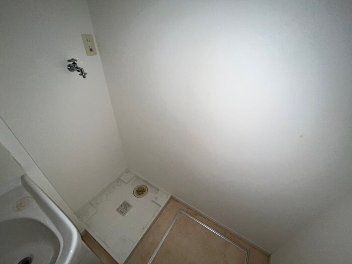 物件内観写真13　(洗濯機置場)