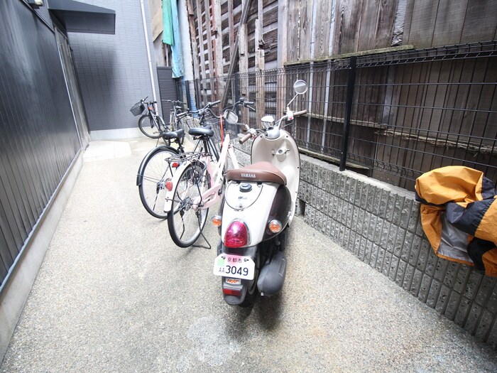 物件外観写真5　(駐輪場)