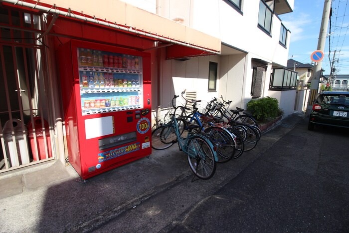 ロイヤルコ－ト神戸岡本の駐輪場