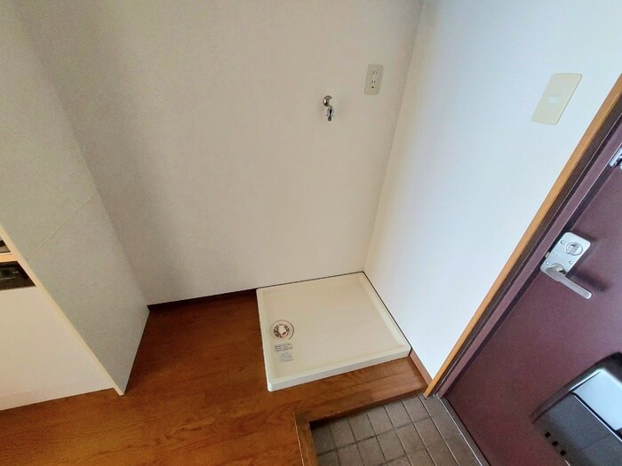 物件内観写真13　(洗濯機置場)