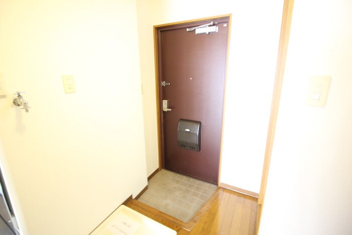 物件内観写真14　(玄関)