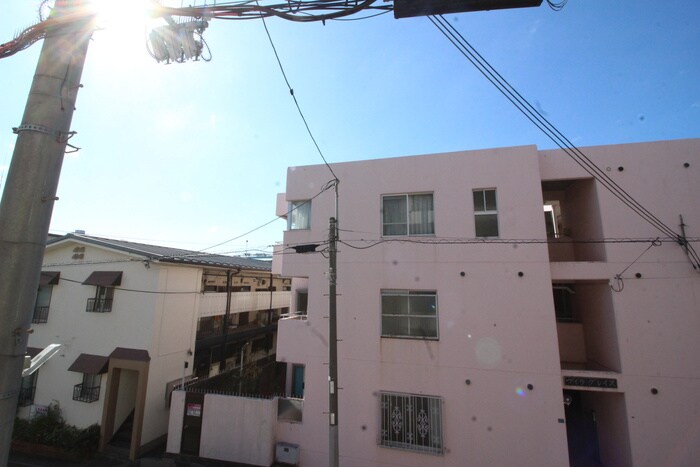 ロイヤルコ－ト神戸岡本の室内からの展望