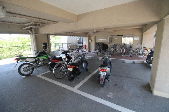 物件外観写真6　(駐輪場)