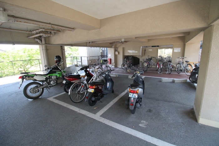 物件外観写真6　(駐輪場)