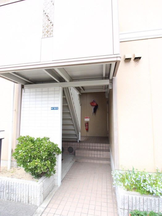 物件外観写真5　(エントランス部分)