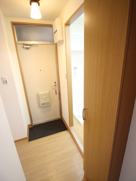 物件内観写真15　(玄関)