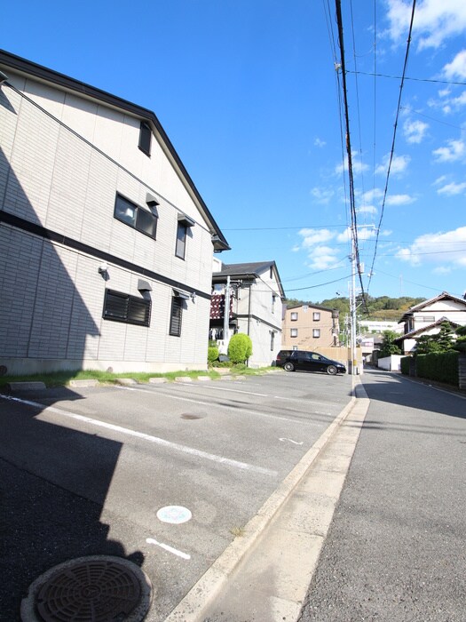 物件外観写真6　(駐車場)