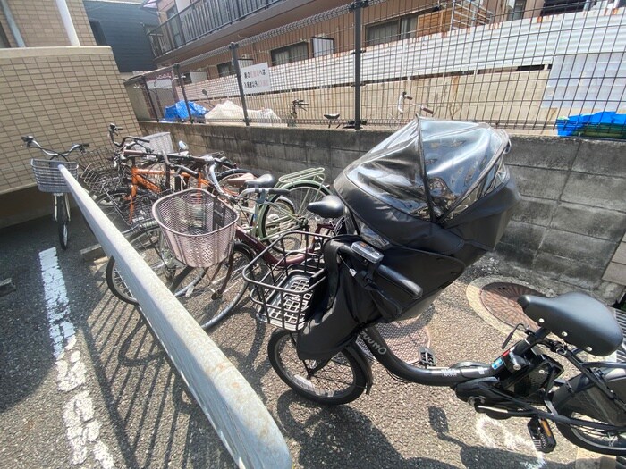 物件外観写真6　(駐輪場)