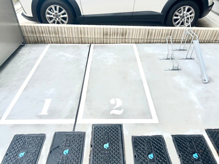 物件外観写真5　(バイク置き場)