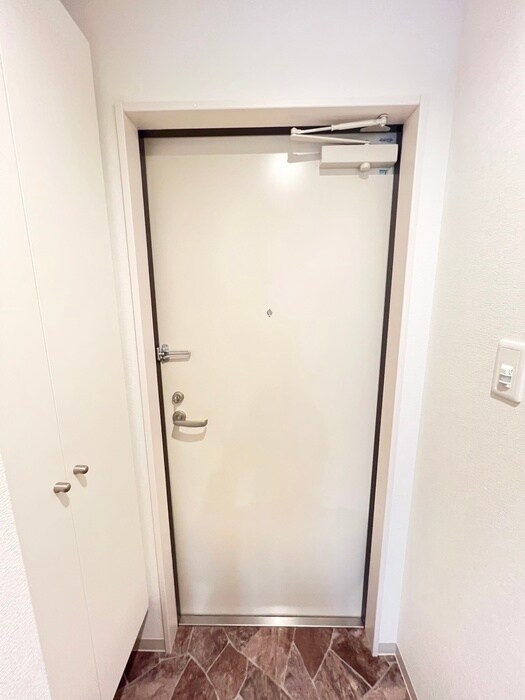 物件内観写真11　(玄関)