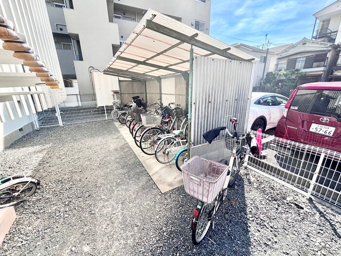 物件外観写真3　(駐輪場)
