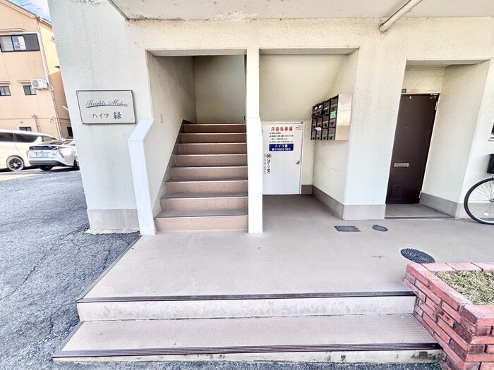 物件外観写真6　(エントランス部分)