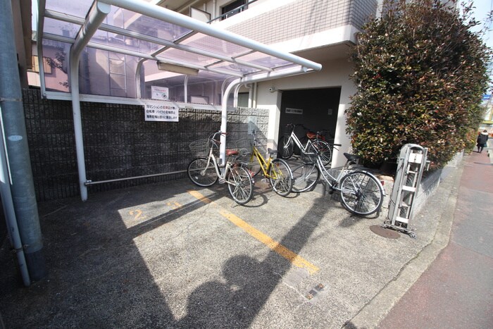 物件外観写真3　(駐輪場)