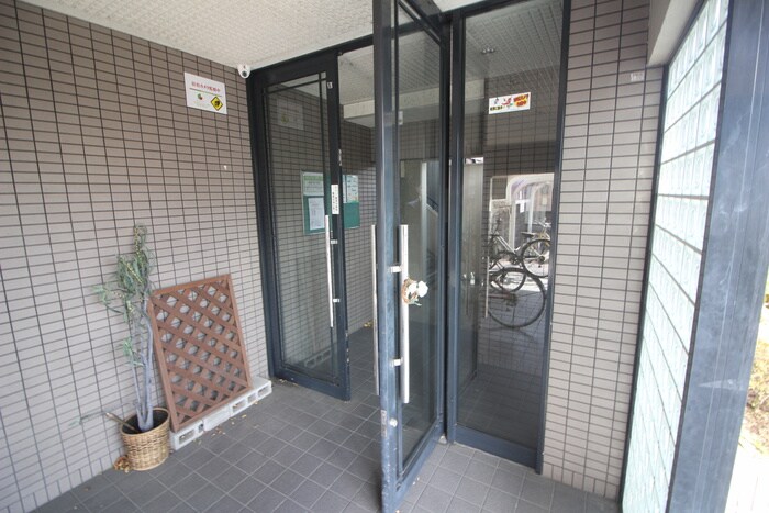 物件外観写真4　(エントランス部分)