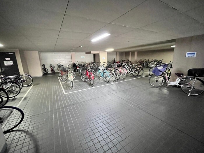 物件外観写真3　(駐輪場)