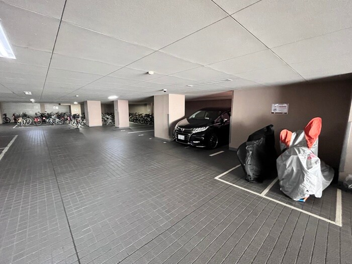 物件外観写真5　(駐車場)