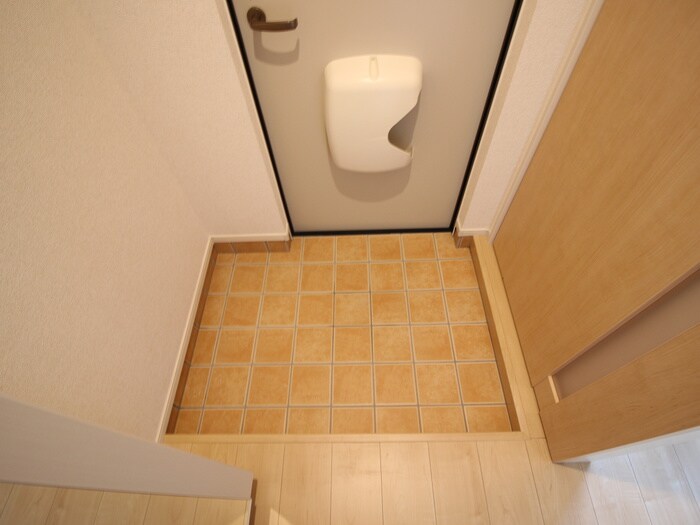 物件内観写真11　(玄関)