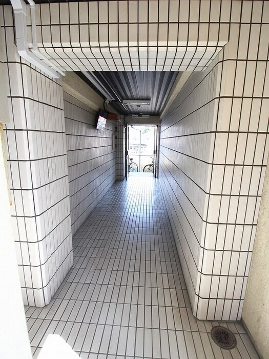 物件外観写真6　(エントランス部分)