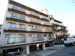 ロイヤルハイツ松ヶ丘外観写真