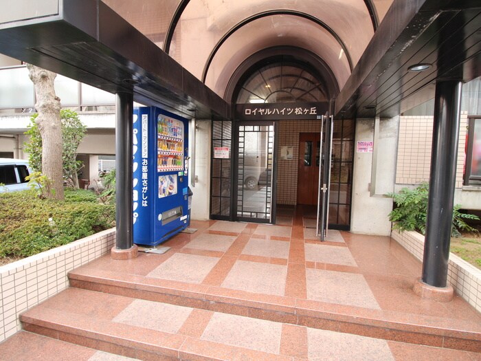 物件外観写真2　(エントランス部分)