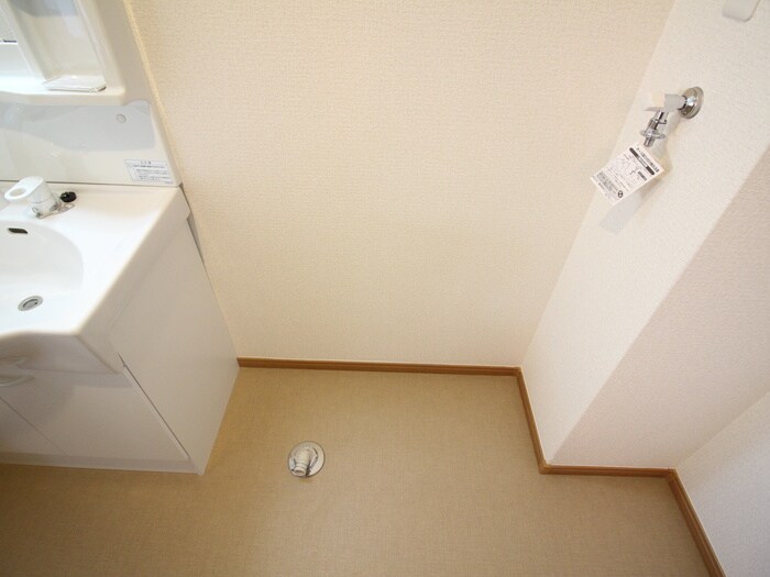 物件内観写真15　(洗濯機置場)