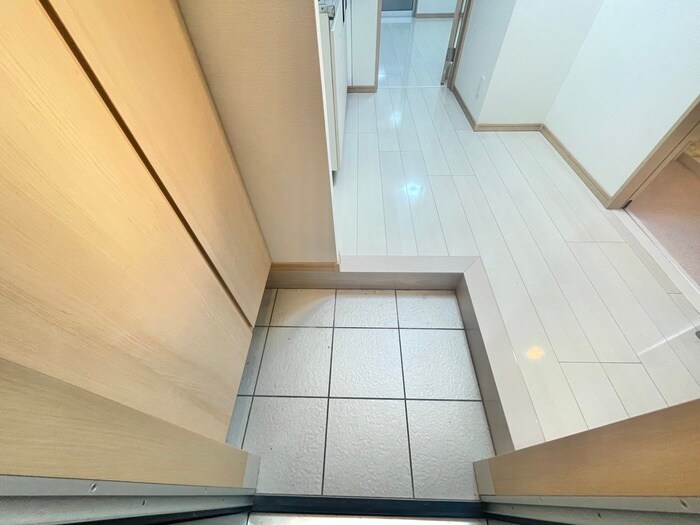 物件内観写真18　(玄関)