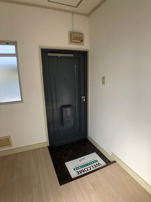 物件内観写真7　(玄関)