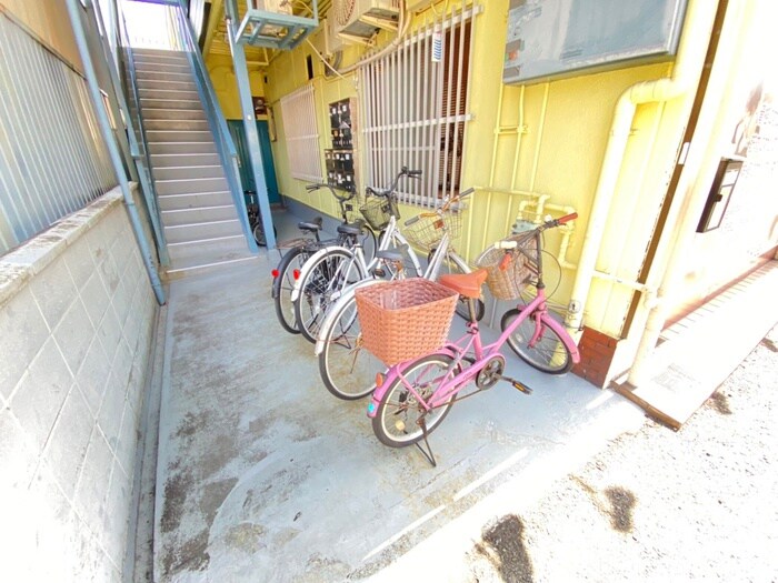 物件外観写真4　(駐輪場)