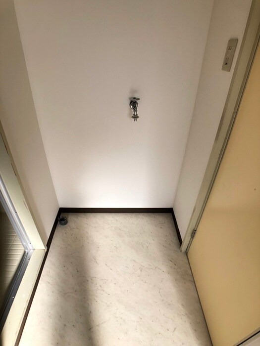 物件内観写真13　(洗濯機置場)