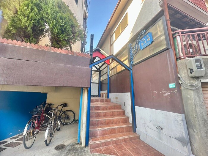 物件外観写真3　(エントランス部分)