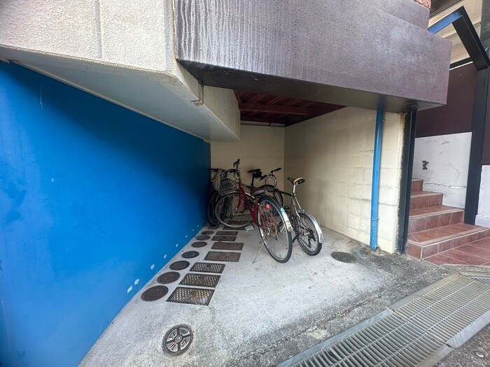 物件外観写真4　(駐輪場)