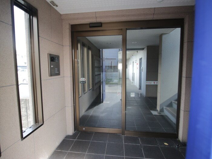 物件外観写真4　(エントランス部分)