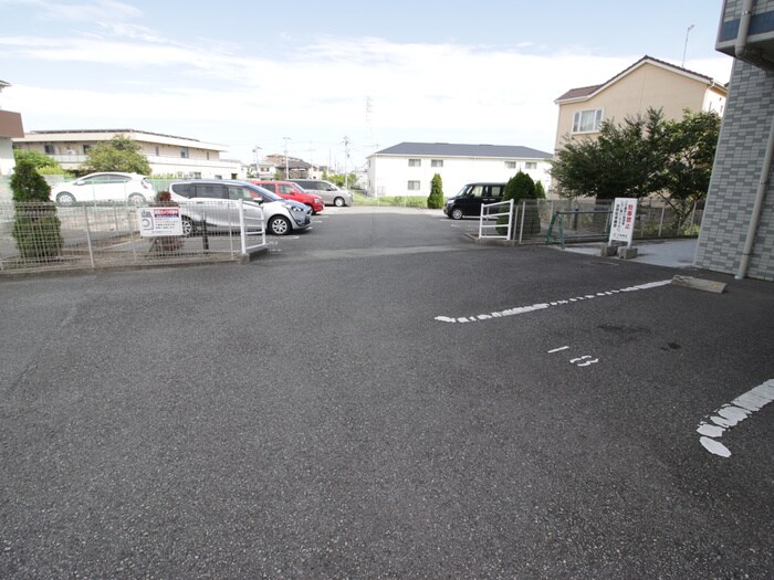 物件外観写真5　(駐車場)