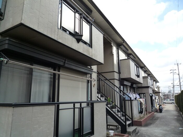 物件外観写真3　(エントランス部分)