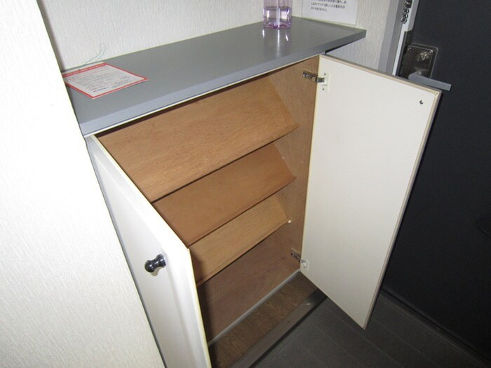 物件内観写真12　(玄関)