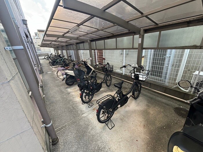 物件外観写真3　(駐輪場)