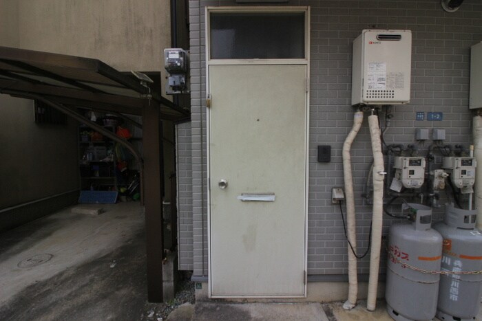 物件外観写真2　(エントランス部分)