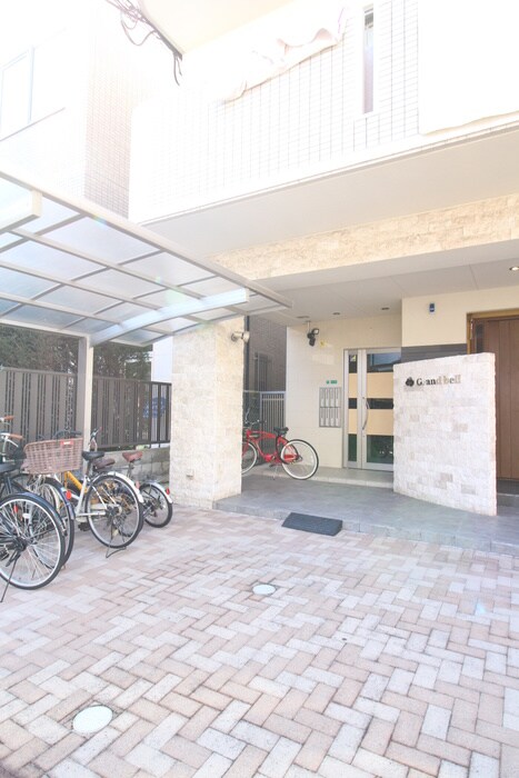 物件外観写真4　(エントランス部分)