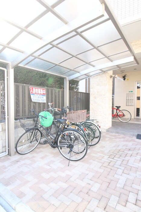 物件外観写真6　(駐輪場)