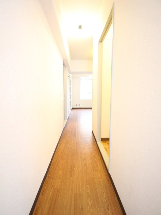 物件内観写真9　(廊下)