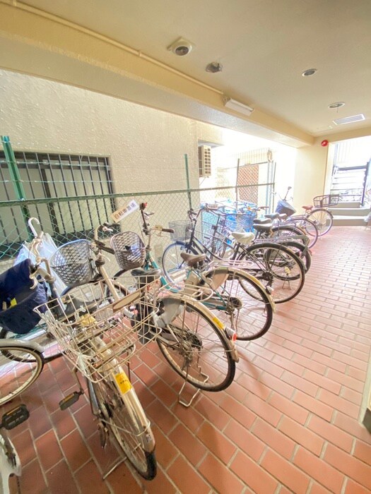 物件外観写真4　(駐輪場)