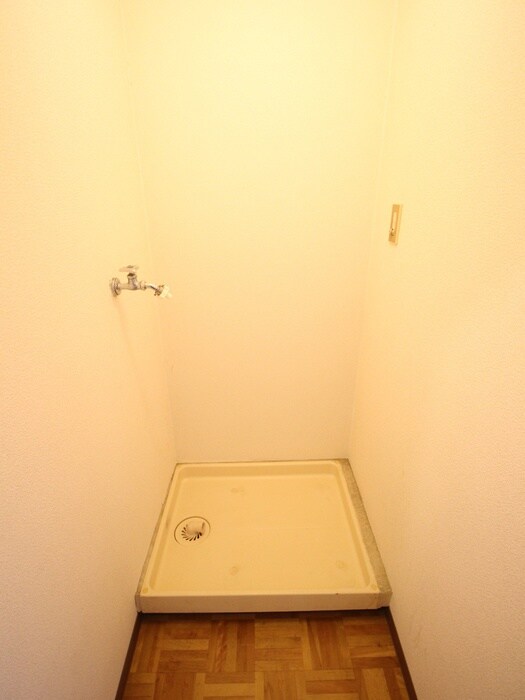 物件内観写真18　(洗濯機置場)