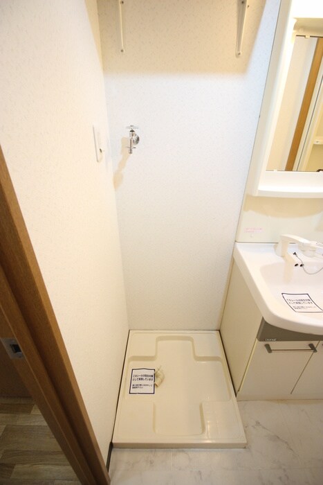 物件内観写真8　(洗濯機置場)