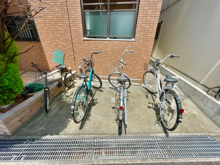 物件外観写真5　(駐輪場)