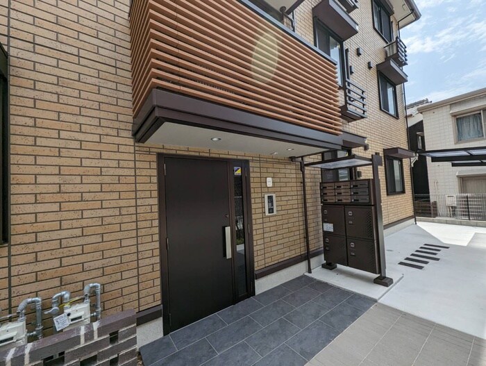 物件外観写真5　(エントランス部分)