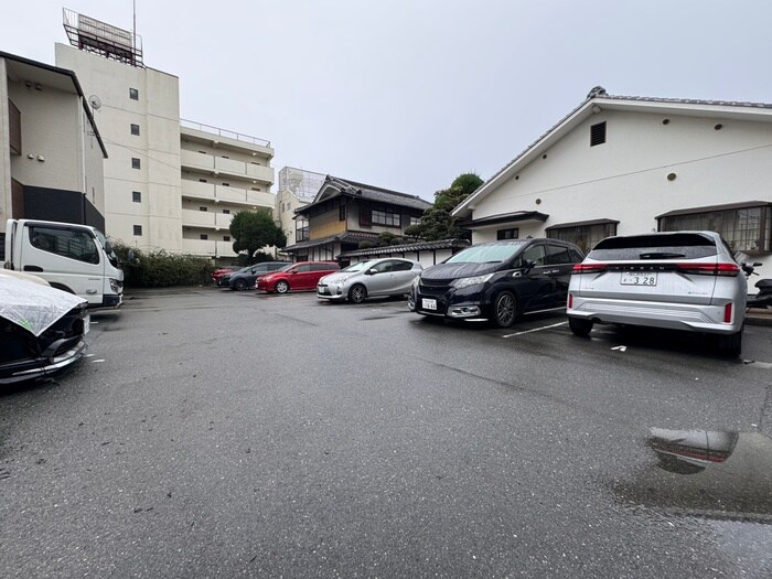 物件外観写真5　(駐車場)