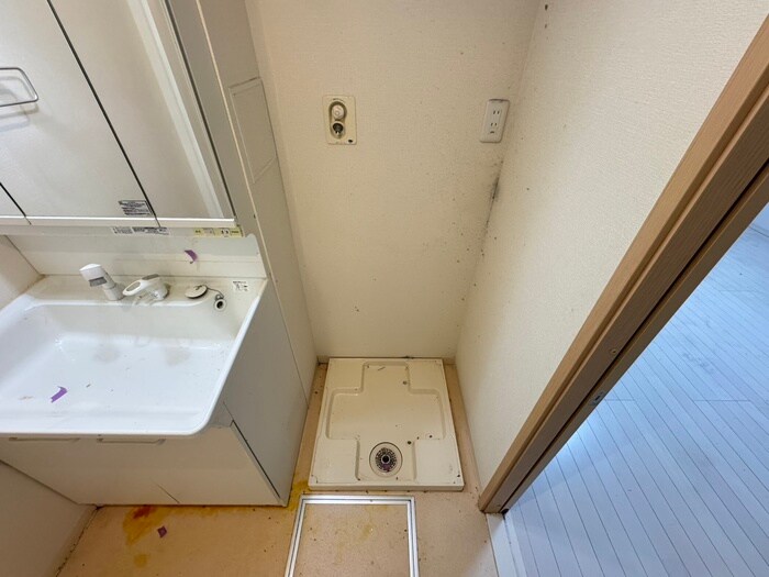 物件内観写真18　(洗濯機置場)